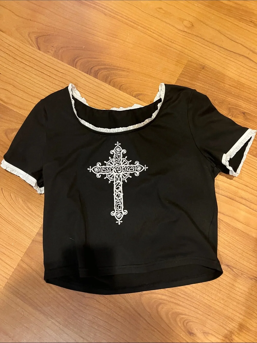 ROMWE Black Crop Top with White Cross Appliqué - Picture 6 of 6